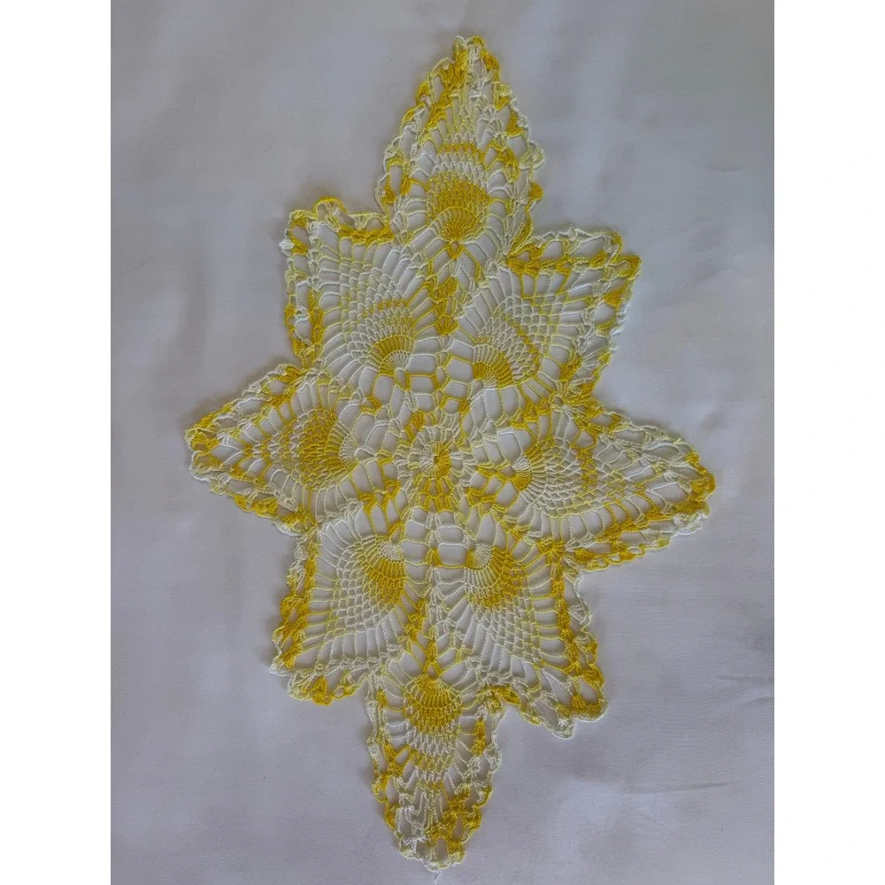 Vintage Hand Crochet Pineapple Doily Table Runner Yellow White Lace 19.5 Inch